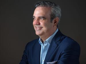 تلقى أبي نادر التهنئة من منافسه غونزالو كاستيلو، ومن الرئيس الحالي دانيلو مدينا بالفوز