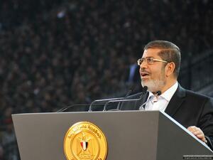 توفي الرئيس المصري الأسبق محمد مرسي العياط، أثناء حضوره جلسة محاكمة في"قضية التخابر مع قطر"