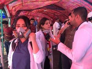 مسعفات عراقيات يساند المحتجين 