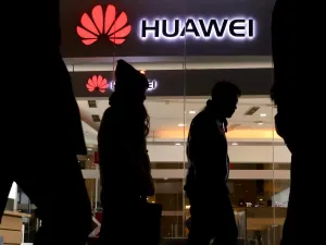  مبيعات الشركة من الهواتف الذكية في الخارج تراجعت بنسبة 40% نتيجة الحظر