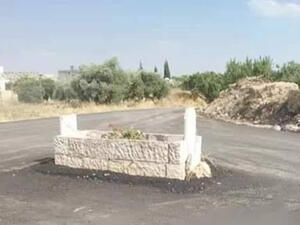 "قبر" على شكل دوار في الأردن يثير الجدل