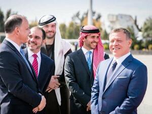 العاهل الأردني برفقة الأمراء علي وهاشم وحمزة وفيصل