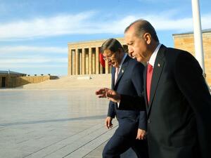 قيادة "العدالة والتنمية" توصي بفصل "داوود أوغلو" من الحزب