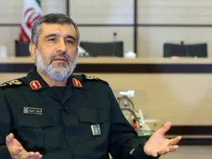 قائد بالحرس الثوري: أمريكا لن تجرؤ على انتهاك الأراضي الإيرانية
