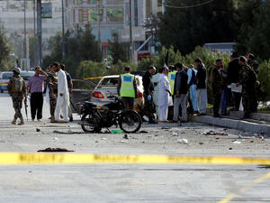 34 قتيلا في تفجير حافلة تقل مسافرين غرب أفغانستان