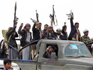 الحوثيون يعلنون السيطرة على معسكر استراتيجي بالجوف