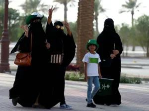 جدل في السعوديه حول تطبيق قرار قواعد "الذوق العام"