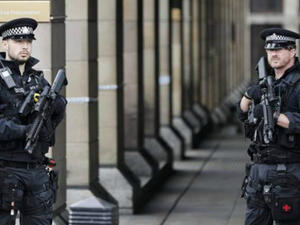 إطلاق بمحيط مسجد في لندن 