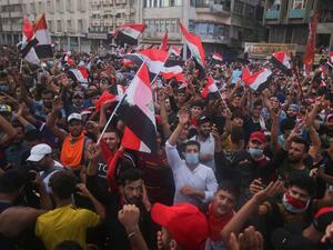 اضطرابات في مدينة البصرة العراقية احتجاجا على اغتيال ناشطين