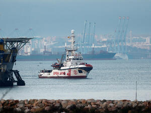 الأمم المتحدة تدعو إلى إنزال عاجل لمئات المهاجرين العالقين في المتوسط