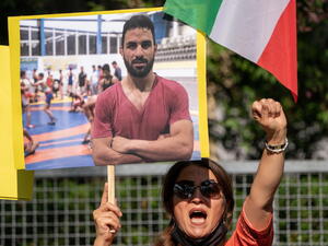 المصارع الإيراني نافيد أفكاري