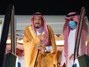 بث التلفزيون السعودي لقطات تظهر الملك سلمان خلال مغادرته الرياض ووصوله إلى نيوم- واس