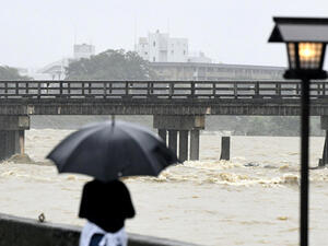 أمر مليون ياباني بمغادرة منازلهم مع استمرار هطول الأمطار