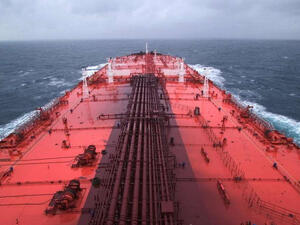 بدء تسرّب النفط من الناقلة “صافر” قرب سواحل اليمن