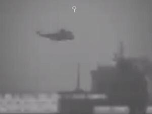 صورة لعملية إيقاف السفينة المدنية