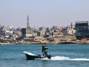 إصابة صياد فلسطيني برصاص بحرية الاحتلال الإسرائيلي