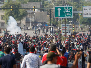 وزارة الدفاع العراقية تعتذر لطالبة تعرضت للقمع في بغداد