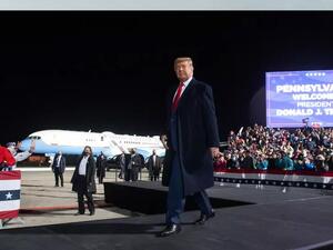 الرئيس الأميركي دونالد ترامب خلال تجمع انتخابي في إيري بشمال بنسلفانيا