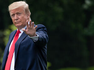 قال ترامب إنه ليست لديه رسالة لكن إيران تعلم ما تفعله وإنها "تلعب بالنار"