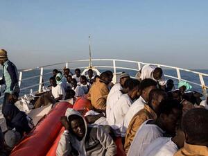 ترامب يعلق دخول المهاجرين الذين لا يستطيعون دفع تكاليف الرعاية الصحية