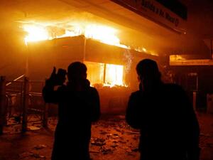 اعلان حاله الطوارئ عقب احتراق العديد من محطات مترو الانفاق في تشيلي