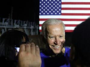 بايدن يقول إن ترامب وضع الولايات المتحدة في "موقف رهيب"