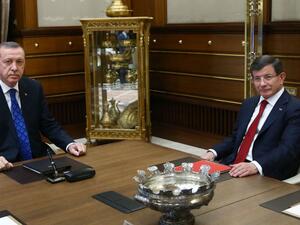 انتقادات داوود أوغلو.. إصلاح بصوت مرتفع أم إنذار للمغادرة