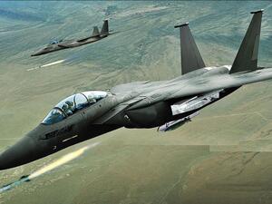 أمريكا تدمر ذخيرة بضربة جوية لدى انسحاب قواتها من سوريا