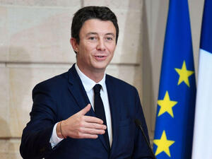 حزب ماكرون يختار مواليا له لخوض انتخابات بلدية باريس