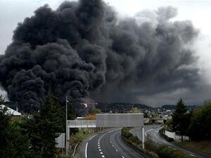 فرنسا: إخماد حريق مصنع المواد الكيميائية
