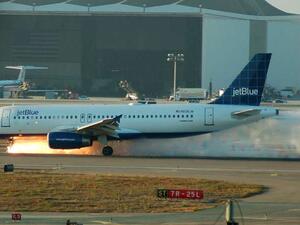 26 إصابة أثناء هبوط اضطرارى لطائرة في لوس أنجلوس