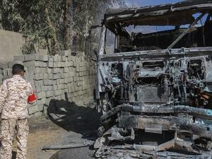 مقتل 10 أشخاص بضربة جوية أصابت مصنعا في العاصمة الليبية