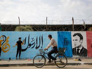 إحياء ذكرى المولد النبوي الشريف.. واستمرار الغضب ضد ماكرون