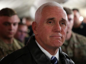 نائب الرئيس الأمريكي في عزل ذاتي بعد تشخيص إصابة مساعدة بكورونا