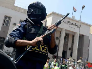 العفو الدولية: نشطاء مصريون يخضعون لمراقبة الشرطة طوال الليل