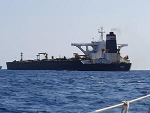 إيران تقول إن إحدى ناقلاتها النفطية تعطلت في البحر الأحمر