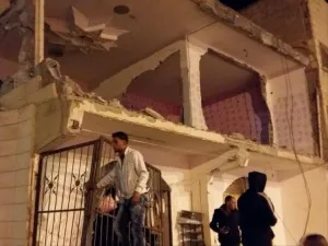 الاحتلال يهدم منزلين لعائلة أسير بالخليل جنوب الضفة 