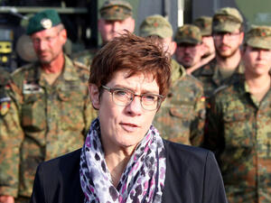 ألمانيا تتعهد بمكافحة "الميول النازية" في صفوف جيشها