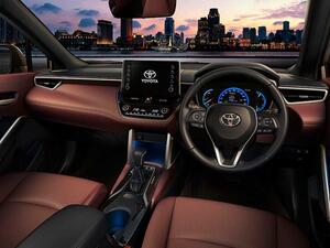 تأتي السيارة كإضافة لمجموعة سيارات الـ SUV من تويوتا كخطوة متوقعة بعد يارس كروس، وحصلت السيارة على تصميمها العصري الأنيق وداخلية محافظة على هوية كورولا سيدان