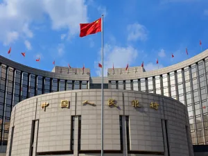كانت الصين تفرض حتى الآن على المصارف الأجنبية اتخاذ شريك محلي، ولم تكن تسمح لها بامتلاك أكثر من 49 في المائة من الشركات التي تستثمر فيها