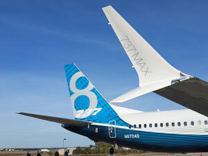 طائرة بوينغ 737 ماكس تجري رحلة تجريبية ناجحة بقيادة رئيس "الطيران الأمريكية"