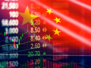 في أول جلسة تداول منذ عطلة رأس السنة القمرية والتي تمّ تمديدها بسبب الوباء المتفشّي، خسر المؤشّر الرئيسي في بورصة شانغهاي 8,73 بالمئة من قيمته ليبلغ 2716,70 نقطة