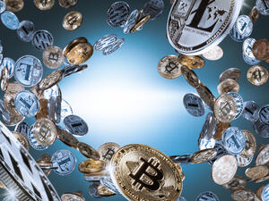 العملات الرقمية تنخفض بشكل جماعي أمام الدولار 
