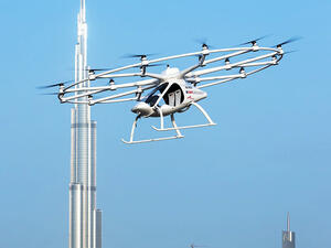 تتميز سيارة الأجرة ذاتية الحكم بمجموعة متنوعة من الميزات الفريدة التي تبرزها أعلى معايير الأمان والسلامة