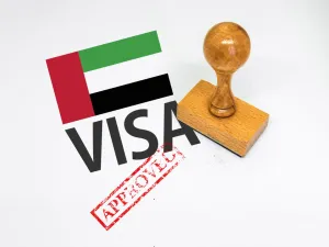 أصدر مجلس الوزراء الإماراتي قرارا يسمح للمستثمرين الأجانب بتملك كامل الحصص في الشركات التجارية في الدولة
