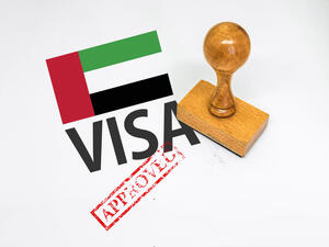 أصدر مجلس الوزراء الإماراتي قرارا يسمح للمستثمرين الأجانب بتملك كامل الحصص في الشركات التجارية في الدولة