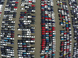 سوق السيارات الأوروبي ينهار متراجعاً بأكثر من 52 % في مايو