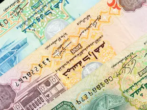 تعهدت منافذ البيع بتوفير السلع الأساسية كافة التي يحتاج إليها المستهلك