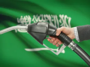 السعودية تخفّض أسعار البنزين في أبريل