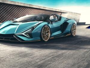 تحمل سيان رودستر نفس محركات شقيقتها الكوبيه، والتي تتميز بنظام هجين وفريد يشمل مكثفات فائقة لاختزان الطاقة بدلاً من البطاريات، ما يعطي ردود فعل أسرع تمكن السيارة من تحقيق إنجازات لم تحققها لامبورغيني من قبل